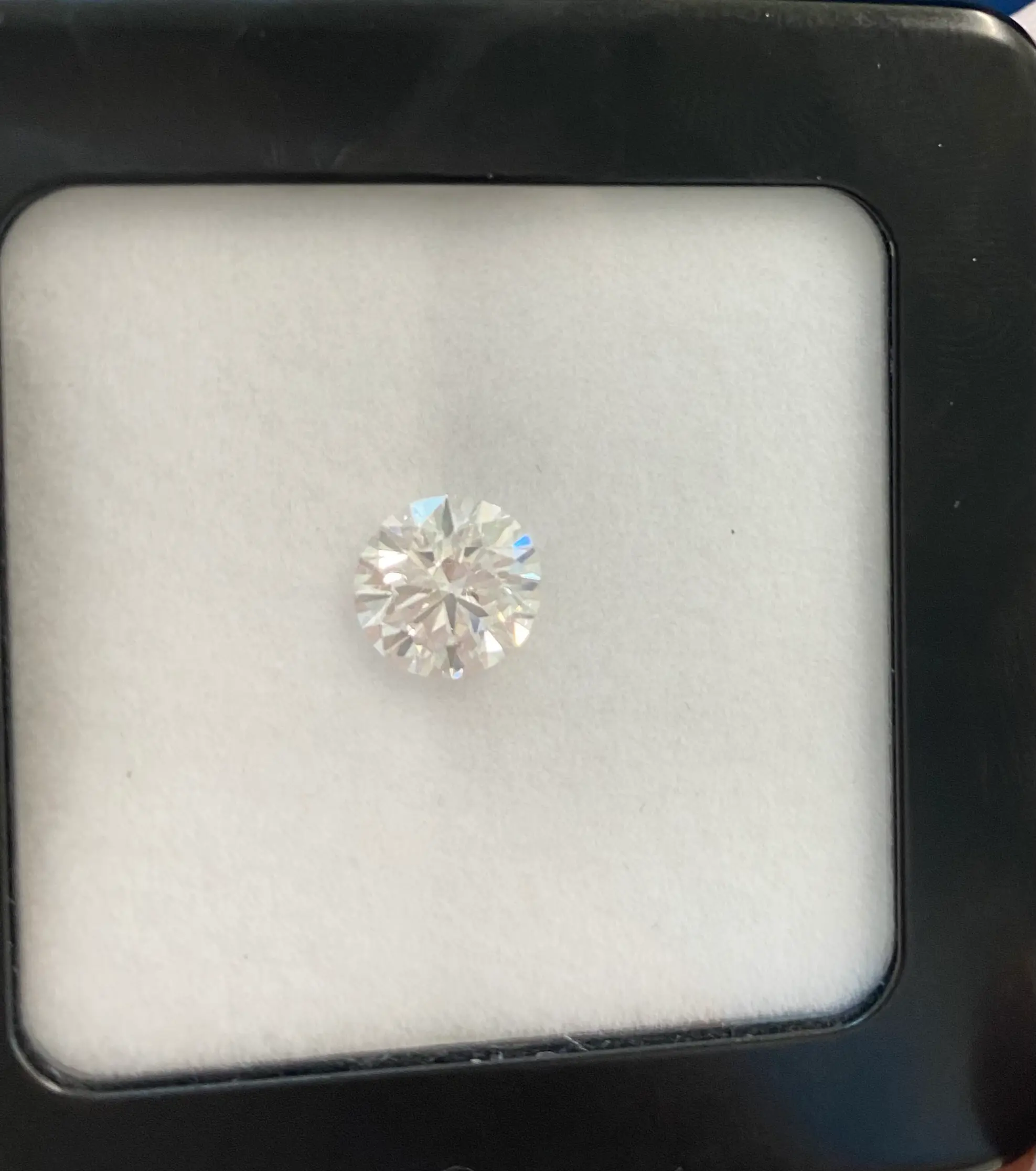 Brilliant cut loose lab-grown diamond